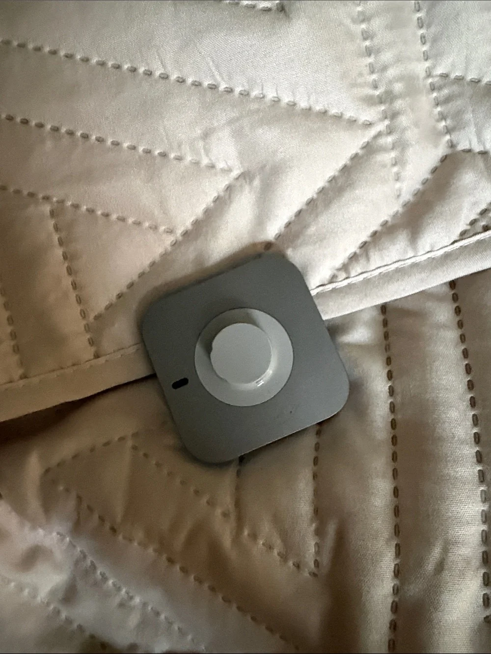 Oura ring 4 and charger